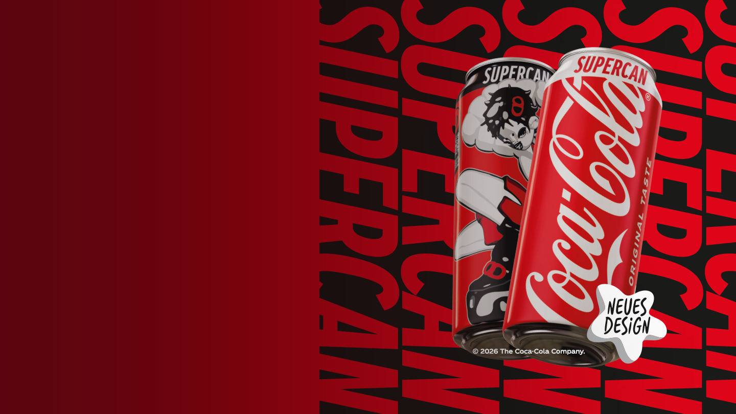 Zwei 500-ml-Coca-Cola-Dosen im neuen Supercan-Design.
