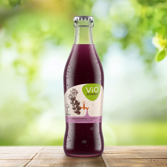 Eine 0,25 Liter-Flasche ViO Schorle Johannisbeere