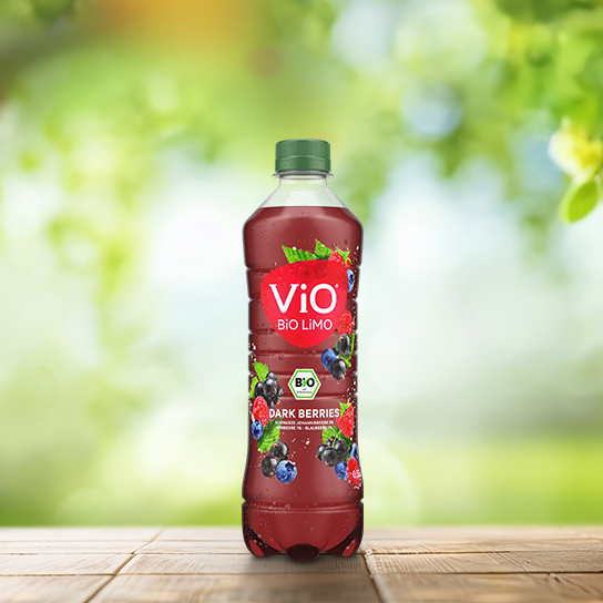 Eine Flasche ViO BiO LiMO Dark Berries