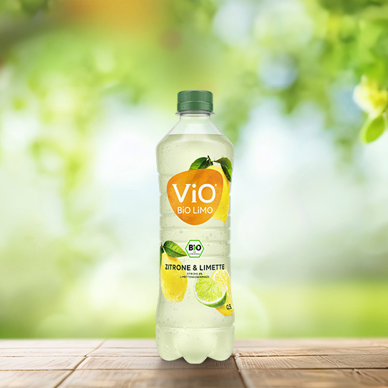 Eine 0,5 Liter-Flasche ViO BiO LiMO Zitrone-Limette