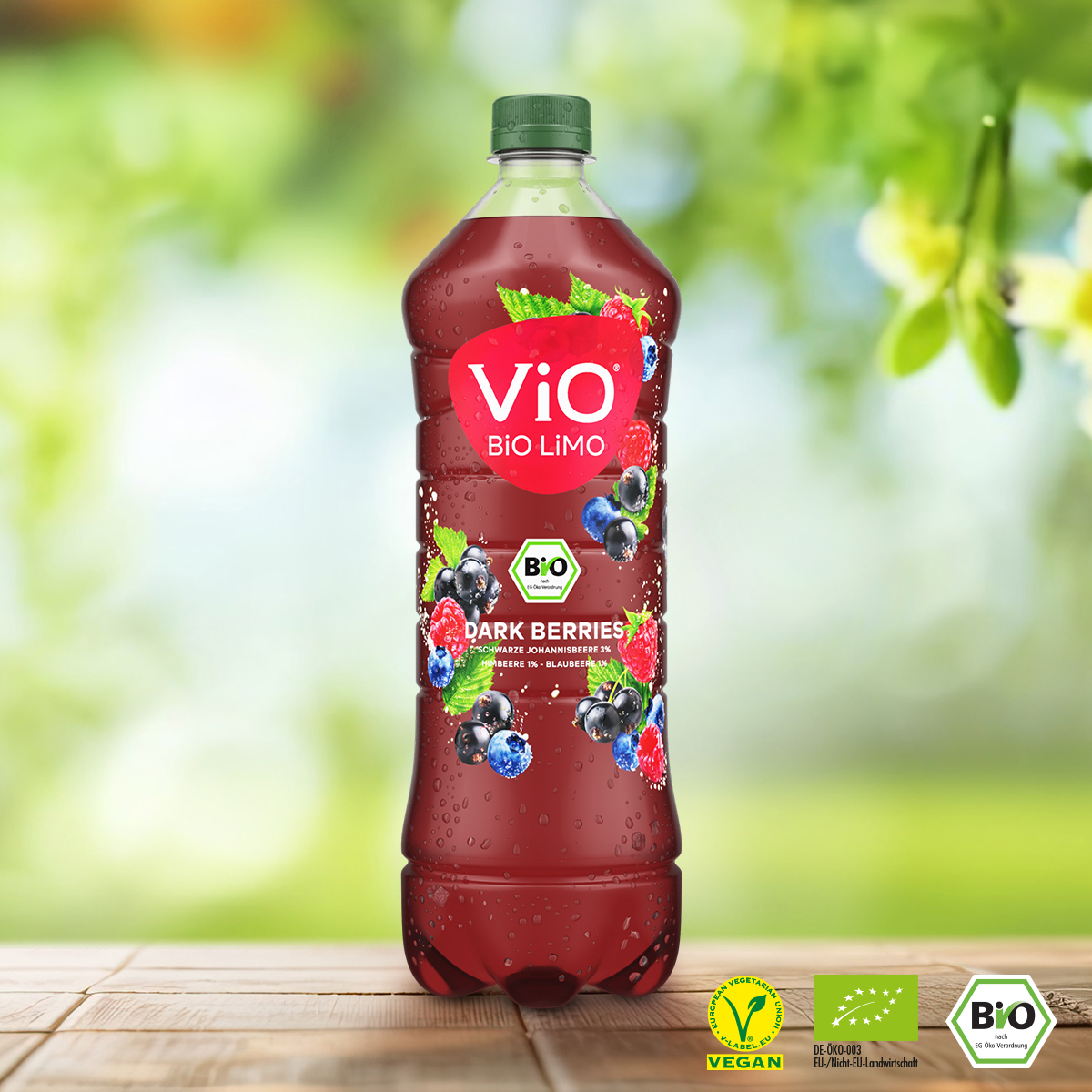 Eine Flasche ViO BiO LiMO Dark Berries