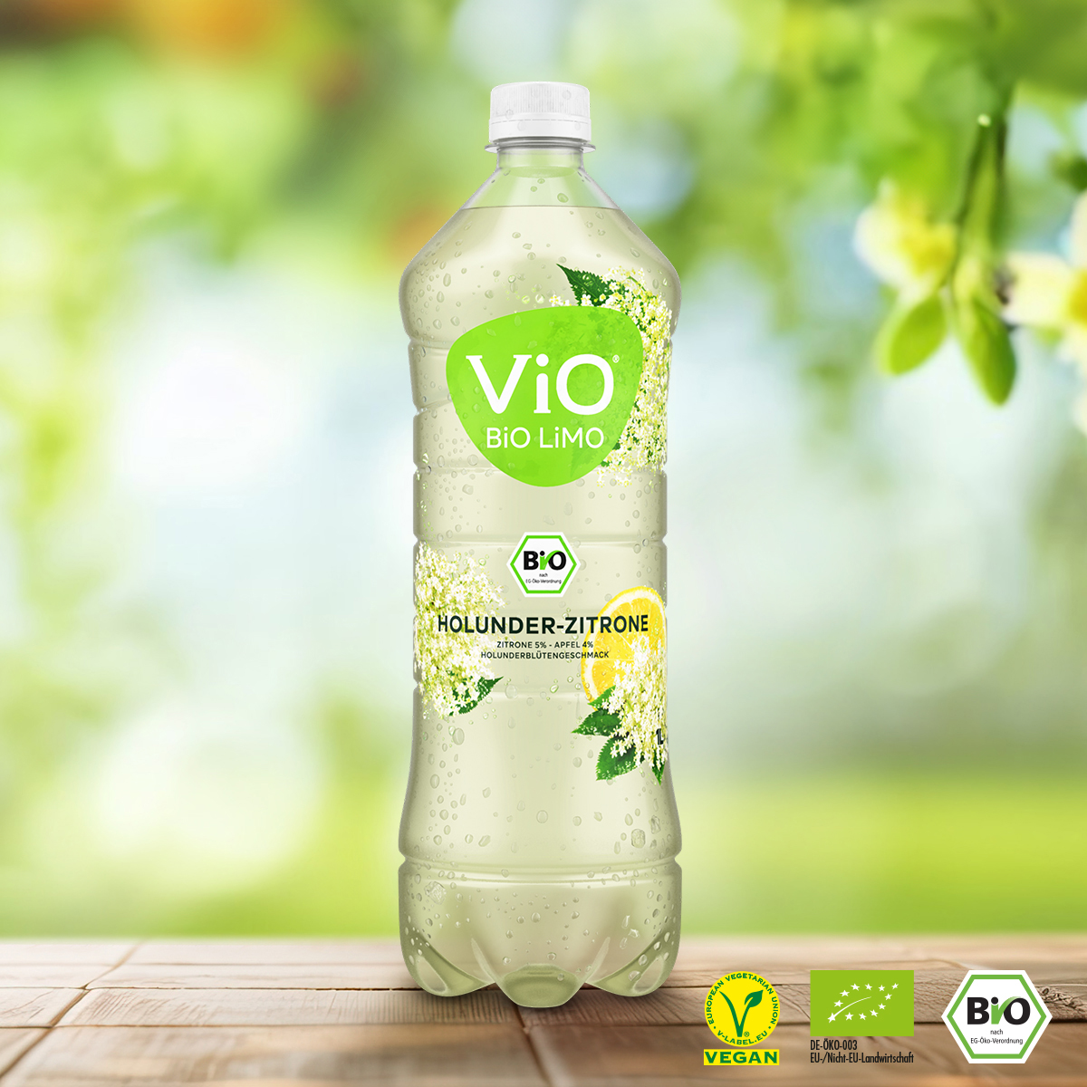 Eine Flasche ViO BiO LiMO Holunder-Zitrone