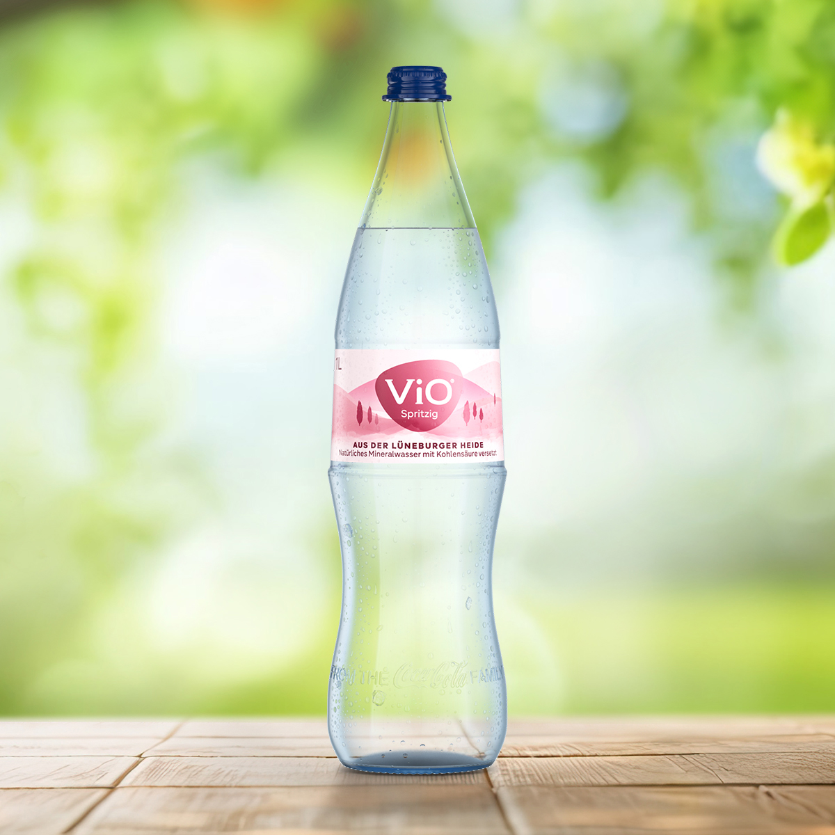 Eine Einliterflasche ViO Spritzig 