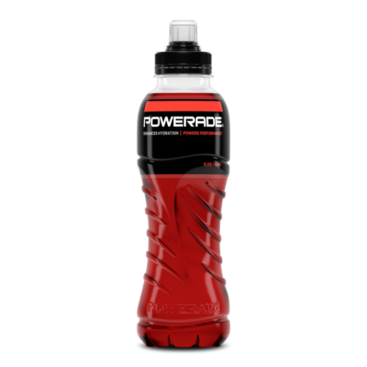 Powerade Blood Orange-plastikflaske på hvid baggrund