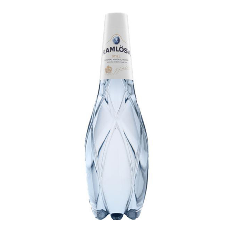Ramlösa Premium Still-plastikflaske på hvid baggrund