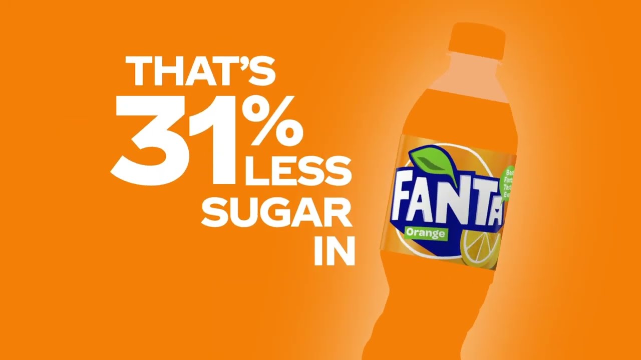Thumbnail med Fanta-flaske på orange baggrund og med hvid tekst til YouTube-video om Coca-Colas fokus på at reducere sukkerindhold i drikkevarer