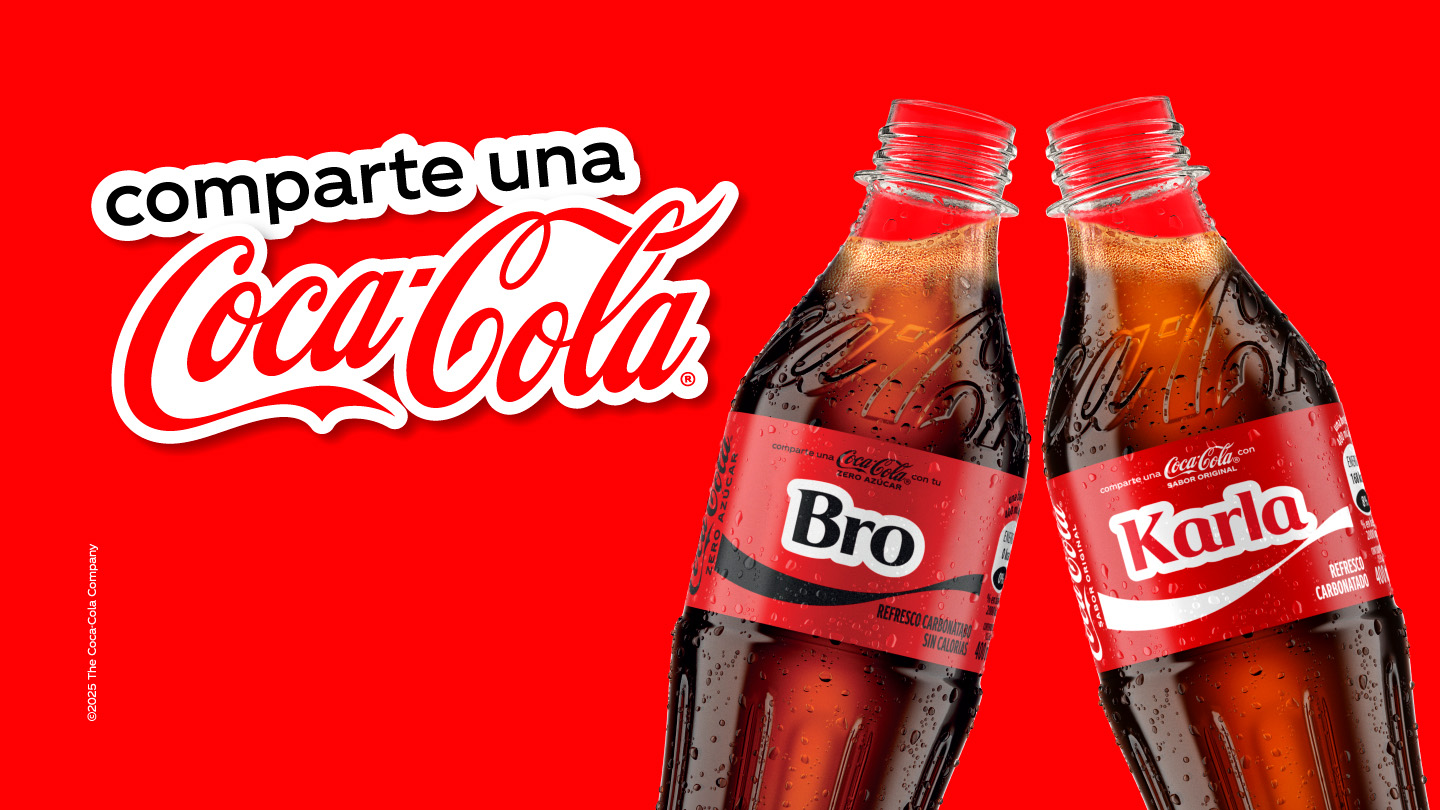Dos botellas de Coca-Cola personalizadas con la palabra "Bro" y nombre "Karla" junto al texto "Comparte una Coca-Cola" sobre un fondo rojo.