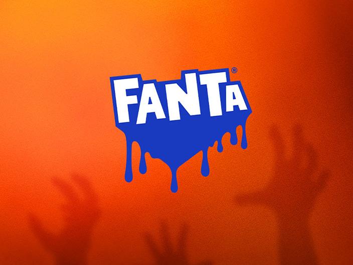 Fondo naranja, manos alzadas. Logo Fanta azul goteando. Deseo intenso, toque misterioso.