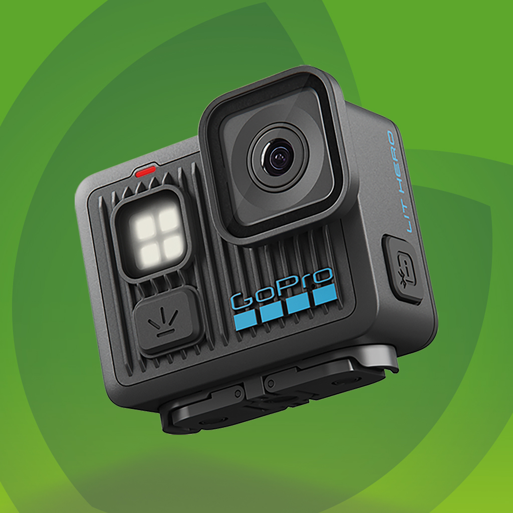 GoPro seikluskaamera rohelisel taustal.