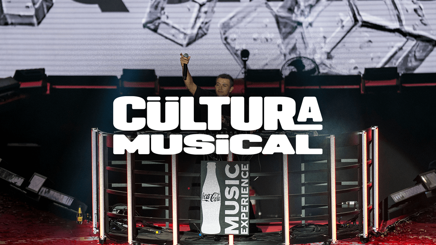 Escenario con artistas y asistentes en CCME para descubrir qué es la cultura musical en el festival y cómo entender el cartel
