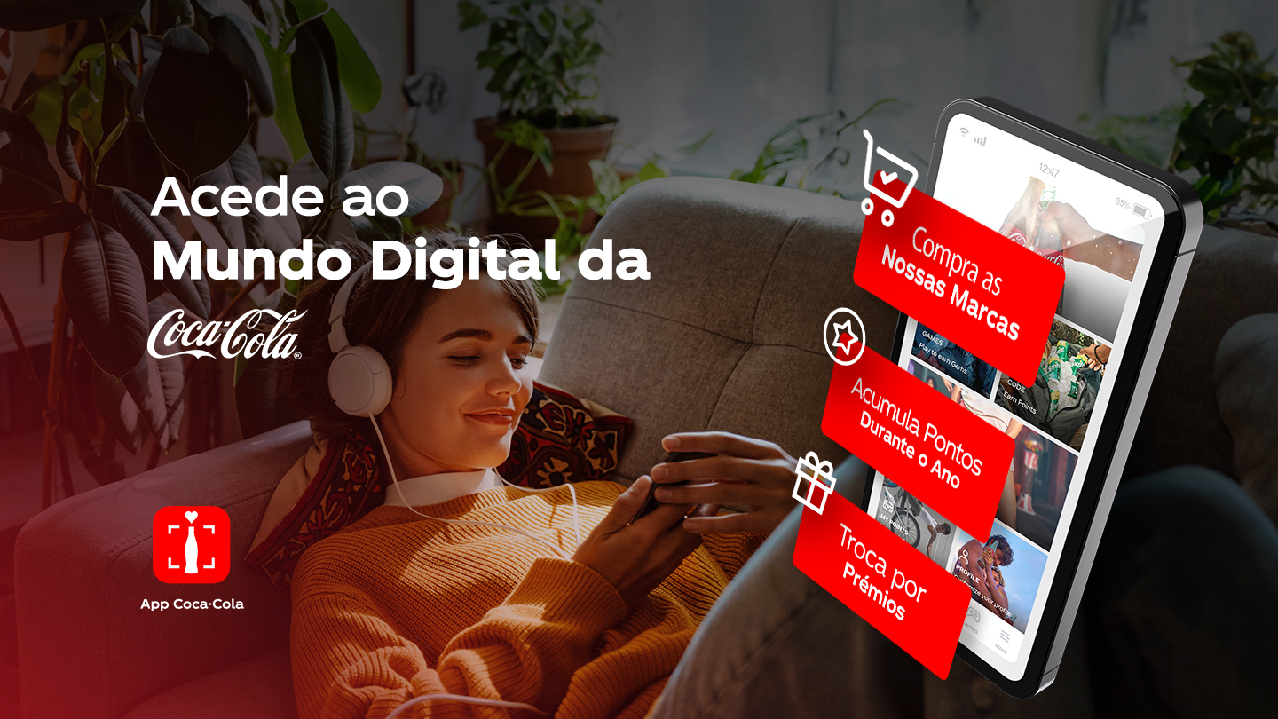 Pessoa a utilizar um tablet num ambiente confortável, com elementos gráficos da App Coca‑Cola a destacar acesso ao mundo digital da marca e a diferentes experiências e conteúdos.