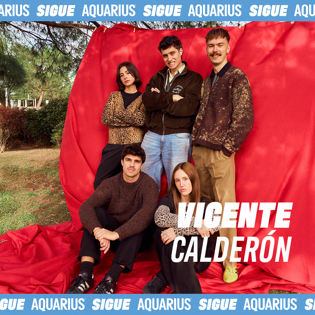 Grupo de música Vicente Calderón posando
