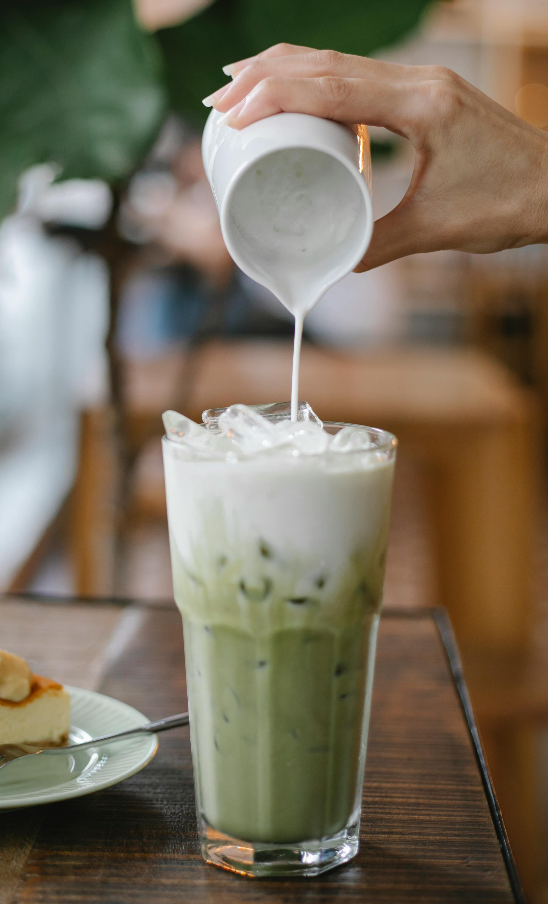 cómo hacer té matcha frío