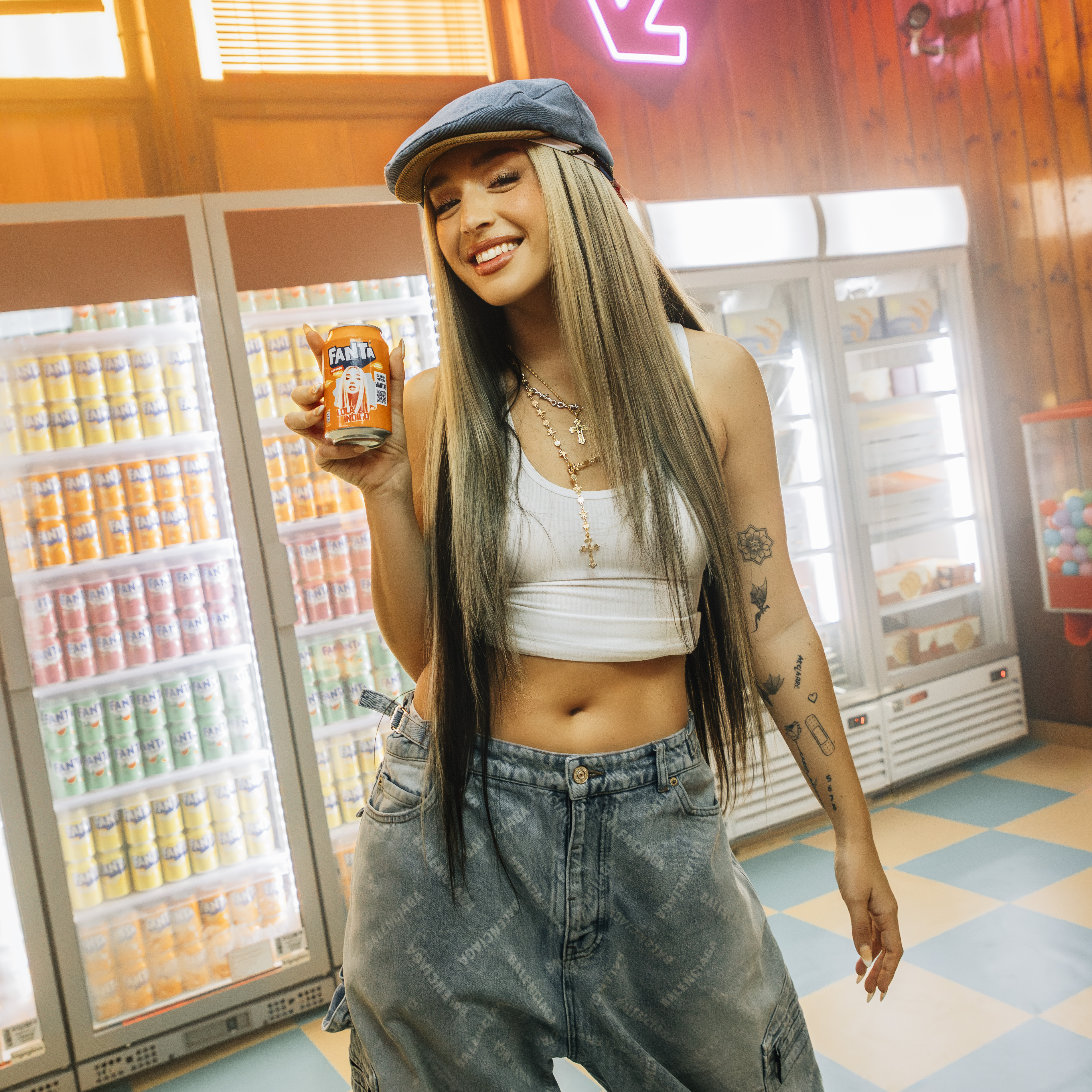 Lola Índigo reúne a los protagonistas de la campaña en el videoclip de “Wanta”