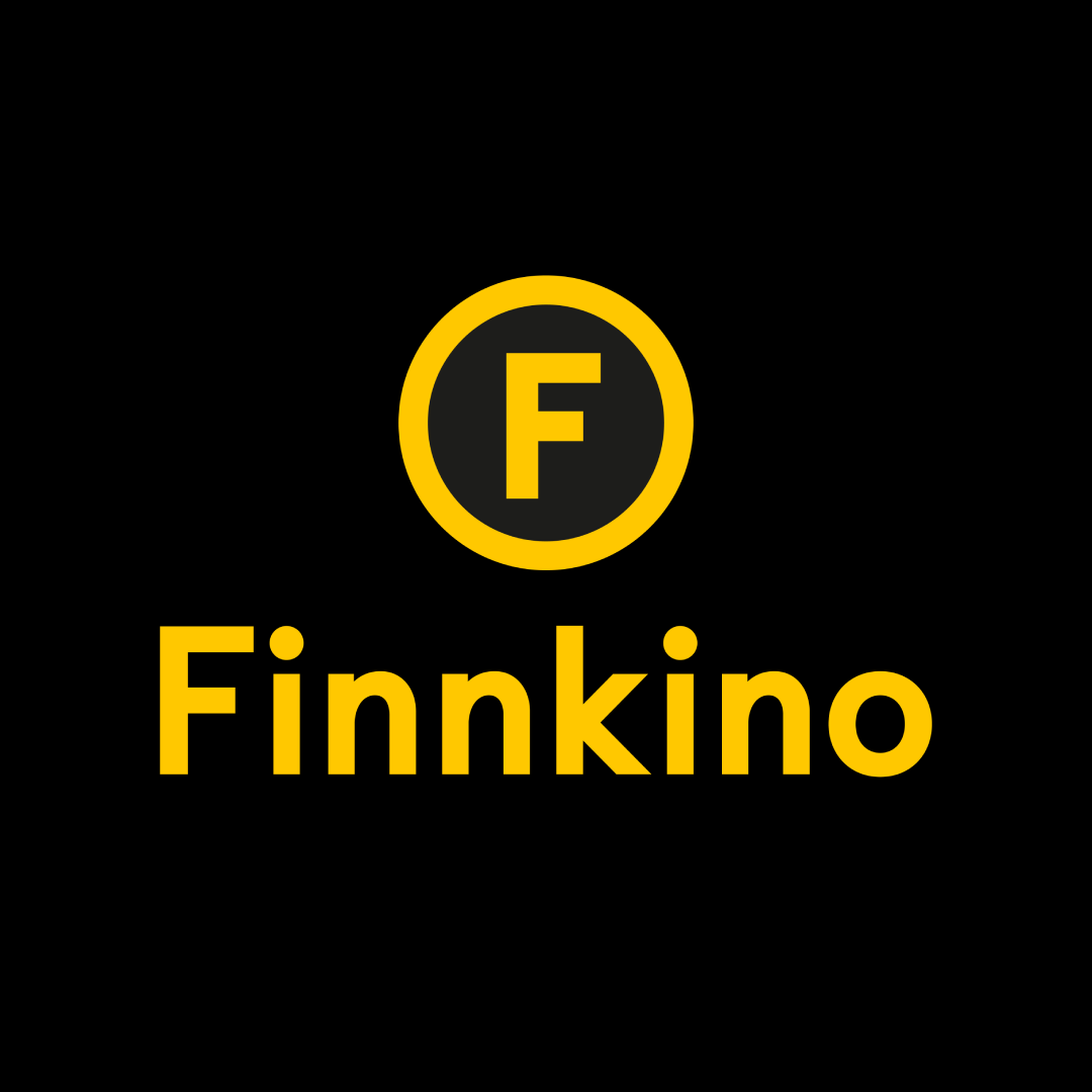 Mustalla taustalla Finnkinon keltainen logo, jossa ympyrän sisällä kirjain “F” ja sen alapuolella teksti “Finnkino”.