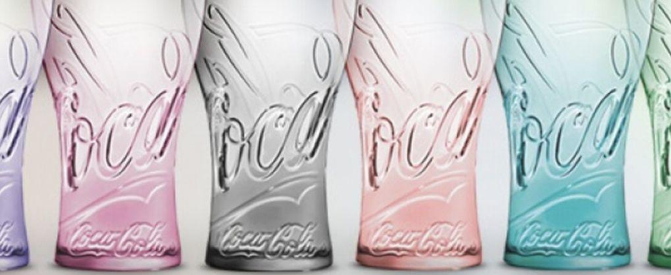 Coca-Cola ce n’est pas seulement des boissons mais tout un univers. Produits dérivés, objets de collection et collaborations mode, découvrez les plus emblématiques.