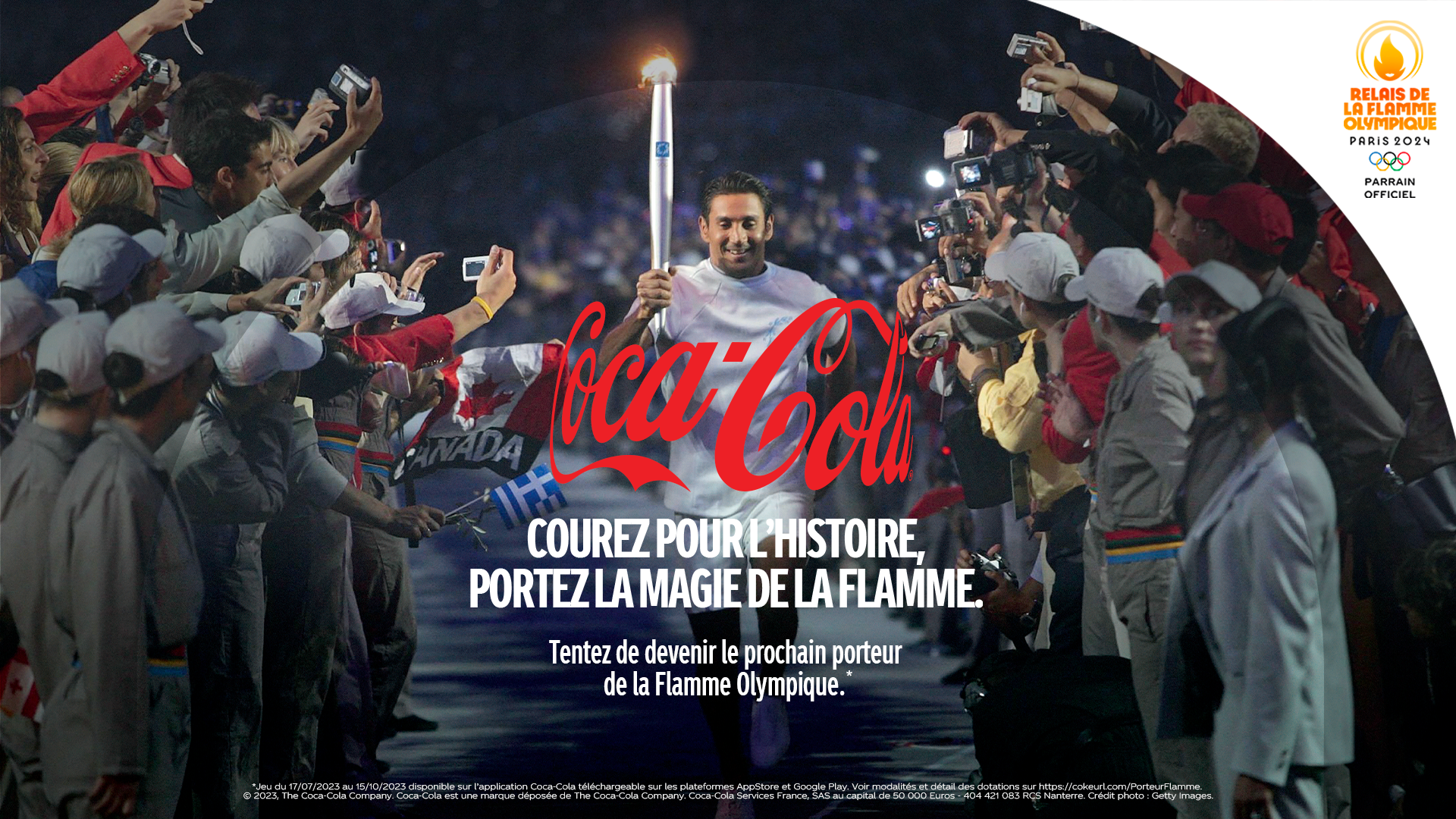 Des fans de football partagent leur bonheur avec Coca-Cola Sans Sucres dans une bannière de cadeaux de football magique