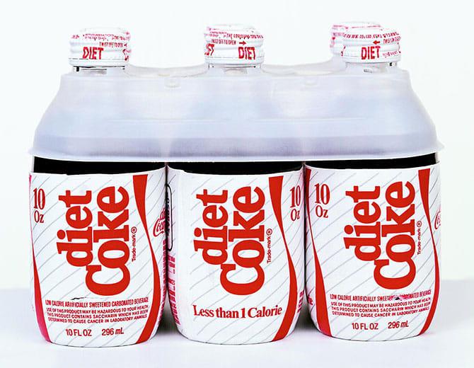 Le Diet Coke devient en 1982 la première variation des marques déposées Coca-Cola et Coke.