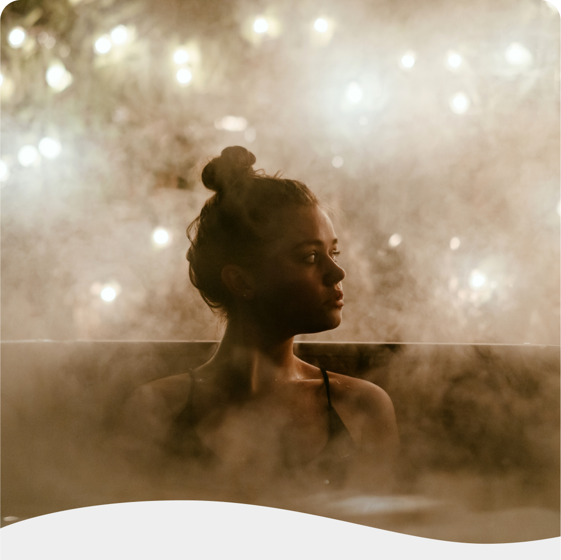 Eine Frau in einem Whirlpool