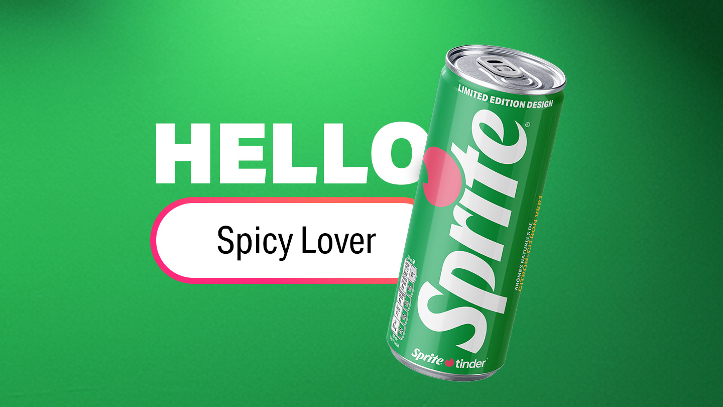 Groene achtergrond met een blikje Sprite en de tekst ‘HELLO Spicy Lover’.