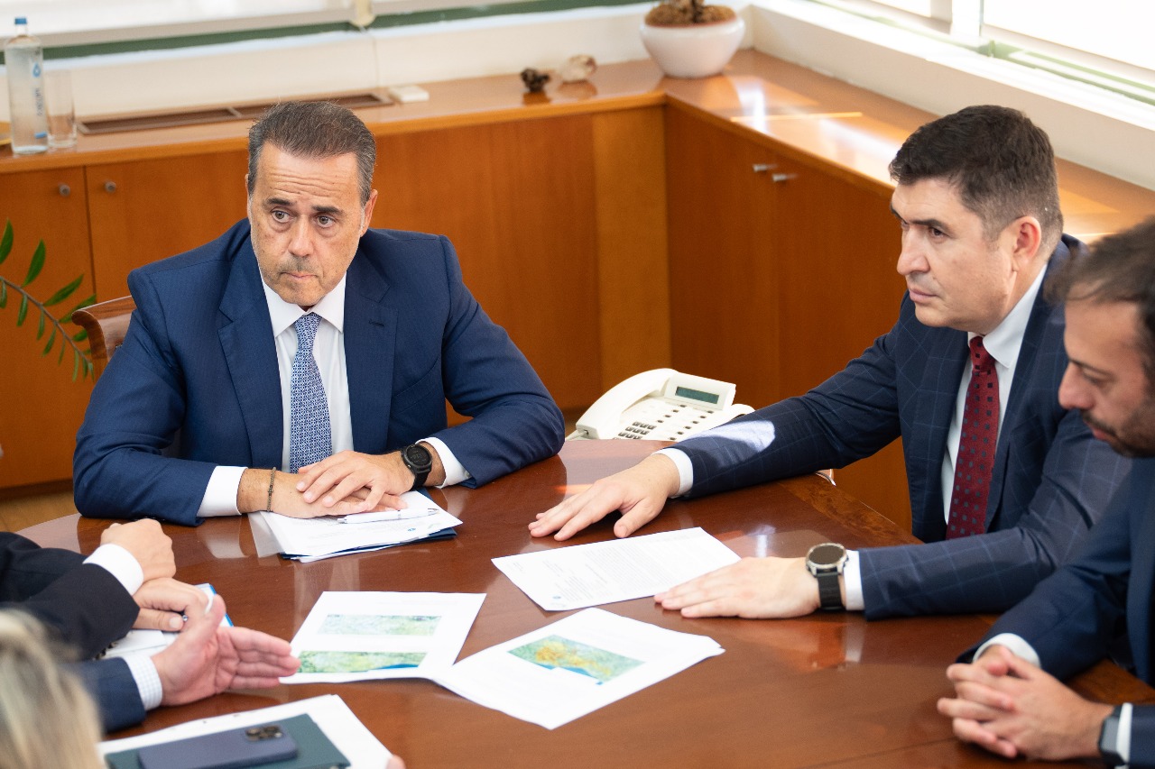 Από αριστερά προς τα δεξιά: Σταύρος Παπασταύρου, Υπουργός Περιβάλλοντος και Ενέργειας Svetoslav Atanasov, Γενικός Διευθυντής της Coca-Cola Τρία Έψιλον για Ελλάδα και Κύπρο Σταύρος Μουρελάτος, Γενικός Διευθυντής της Coca-Cola Hellas