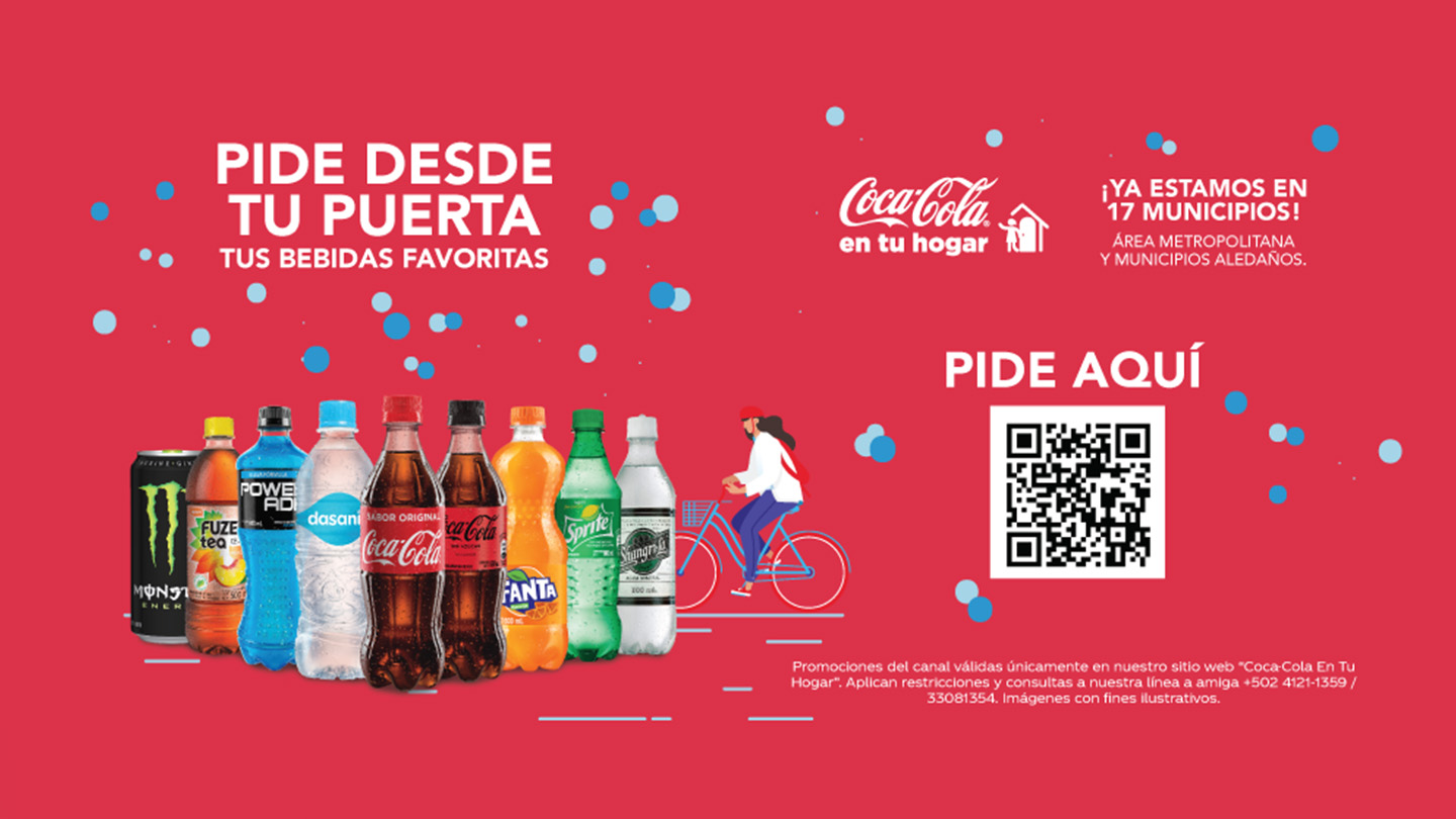 Varias botellas de las marcas de Coca-Cola con texto