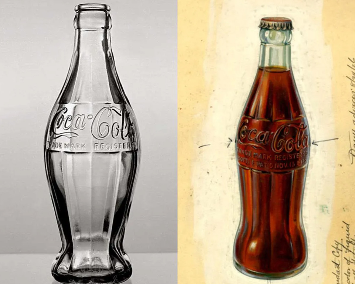 Dos botellas de vidrio Coca-Cola. Del lado izquierdo se encuentra una botella Coca-Cola de vidrio vacía, del lado derecho hay una botella Coca-Cola de vidrio llena y cerrada.