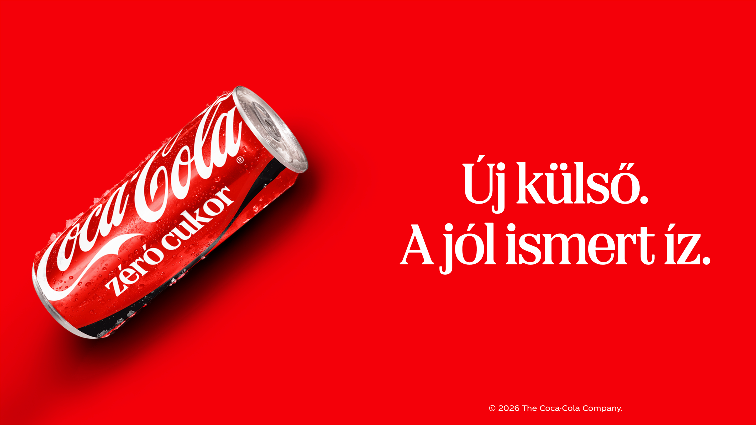 Coca-Cola új csomagolás piros háttéren
