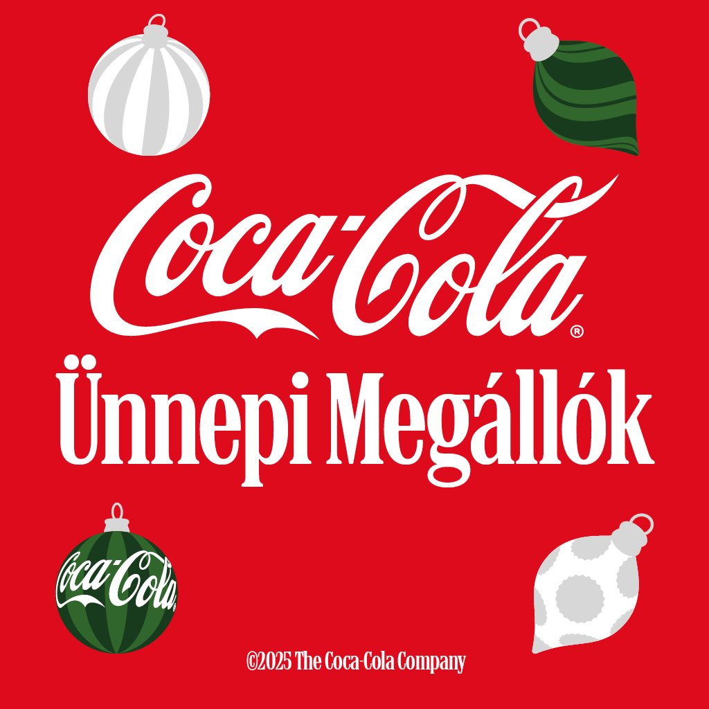 Piros alapon fehér Coca-Cola felirat, és az Ünnepi Megállók szöveg sarkokban zöld, fehér csíkos, karácsonyi gömbdíszek.