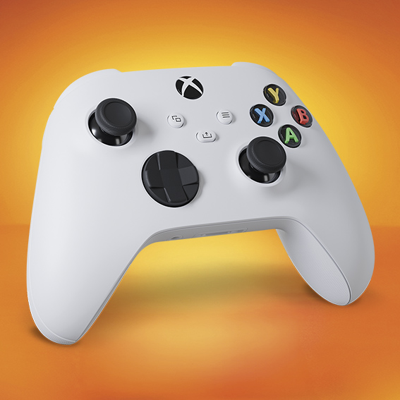 Fehér Xbox vezeték nélküli kontroller narancssárga háttér előtt.