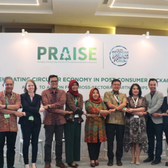 Praise Dukung article image