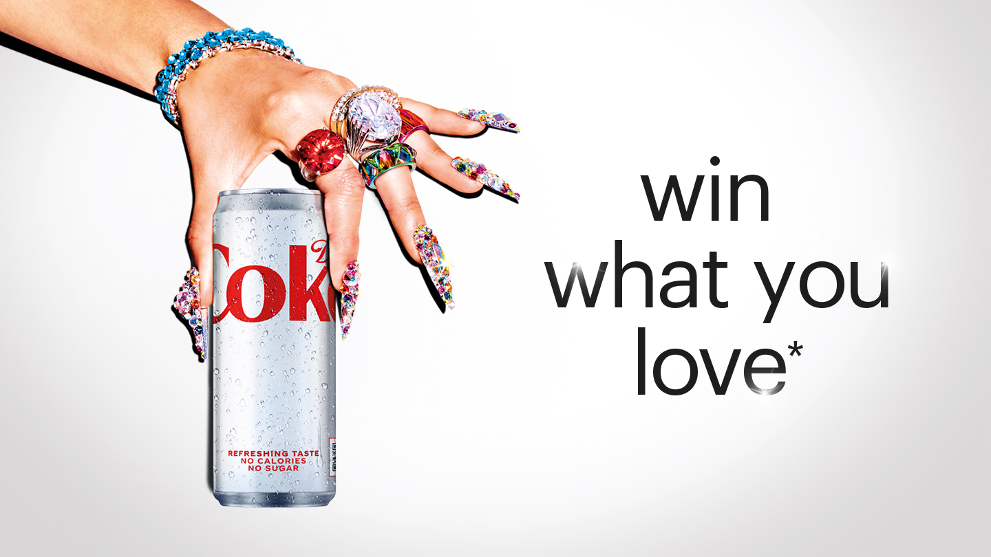 hand holding a diet coke