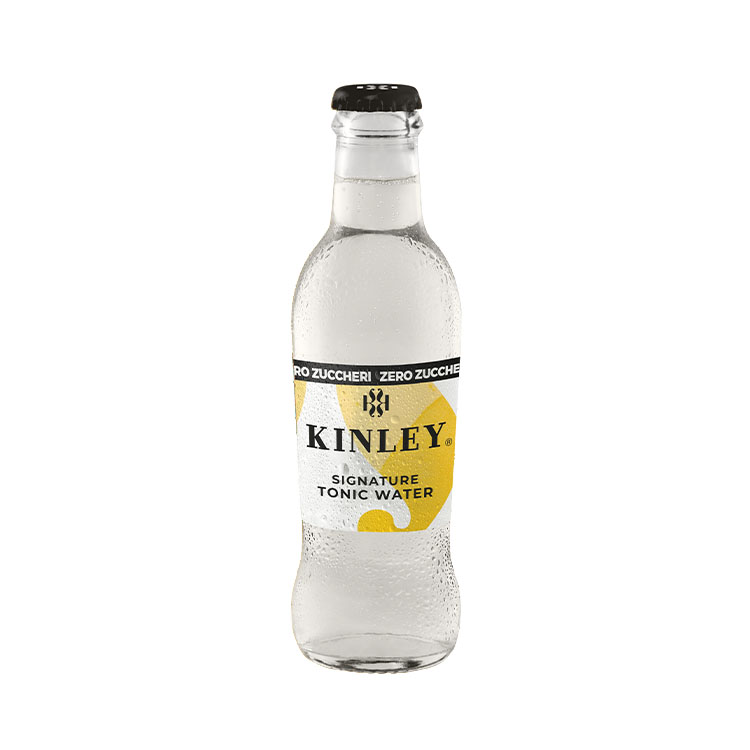 Una bottiglia di KINLEY Signature Tonic Water Zero Taste.