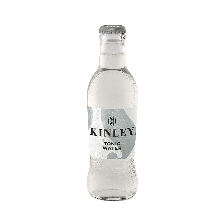 Una bottiglia di Kinley Tonic Water.