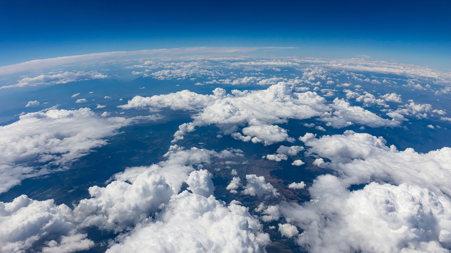 Veduta aerea della Terra con le nuvole
