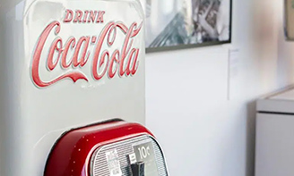 レトロなコカ・コーラ自動販売機