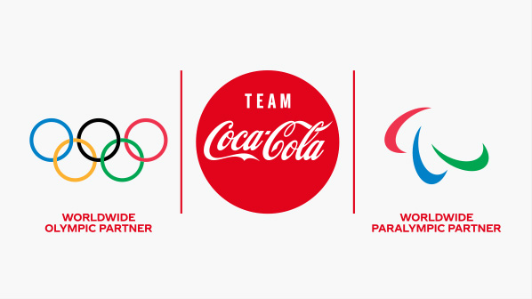 オリンピック・パラリンピックパートナーのロゴとコカ・コーラのロゴ