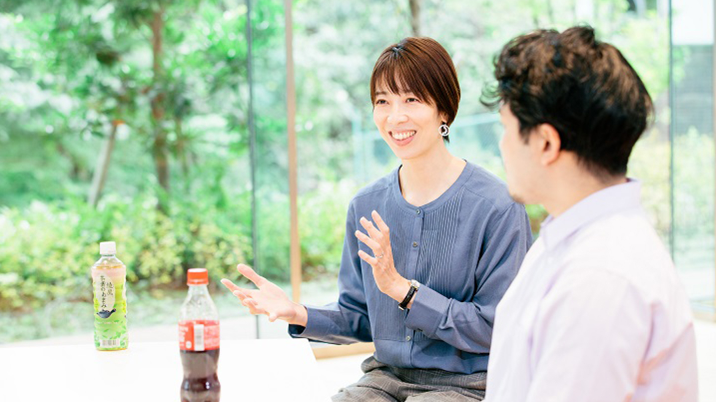 話をする小林さんと宮本さんの横顔