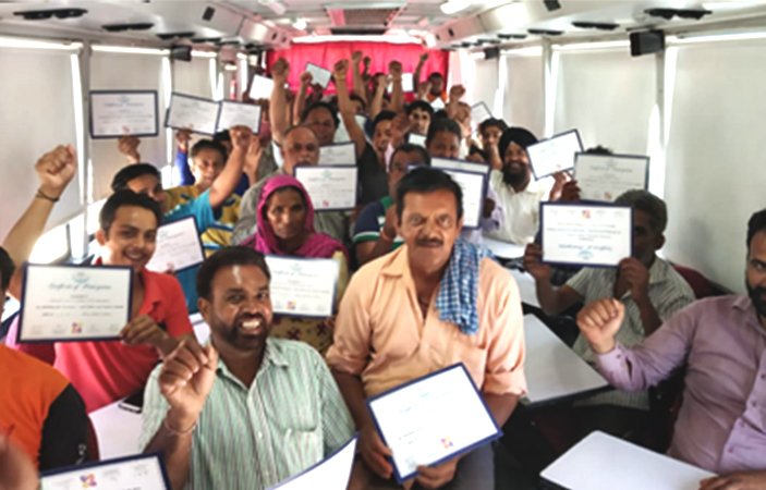 A large group of men and women holding up certificates.