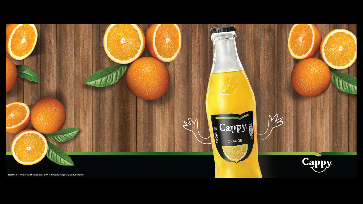 cappy orange dzēriens stikla pudelē ar apelsīniem