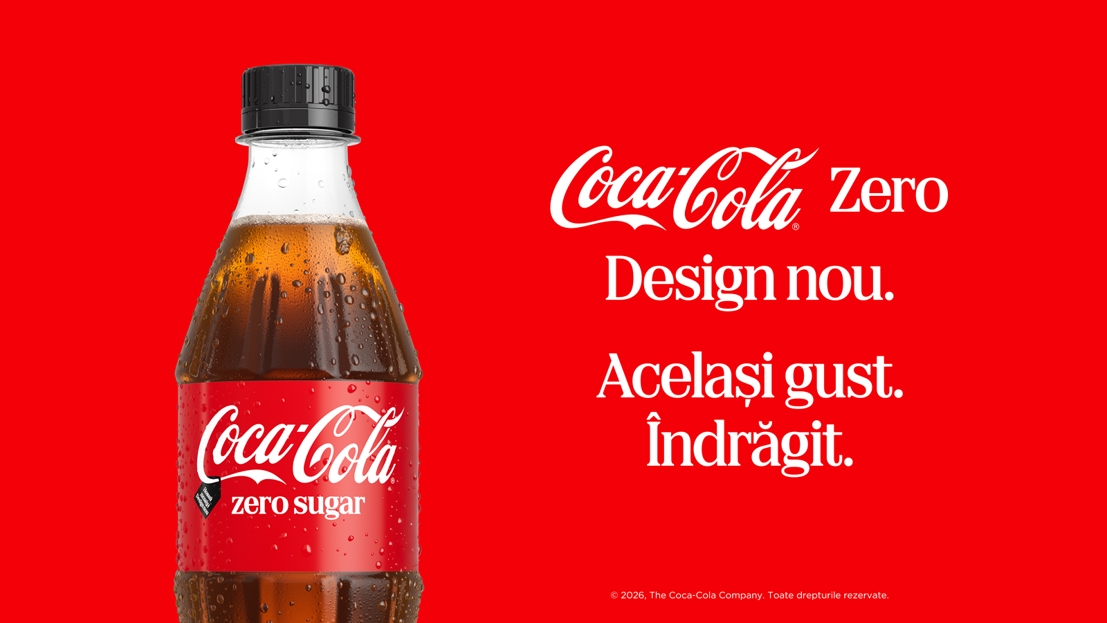 "ALT tex:  Zero Sugar – Landscape Noua doză Coca-Cola Zero Zahăr cu noul look Coca-Cola, afișată pe un fundaș roșu cu mesajul ""Look nou. Același gust irezistibil""  Zero Sugar – Portrait Noua doză Coca-Cola Zero Zahăr așezată în unghi, afișată pe un fundaș roșu cu mesajul ""Look nou. Același gust irezistibil"