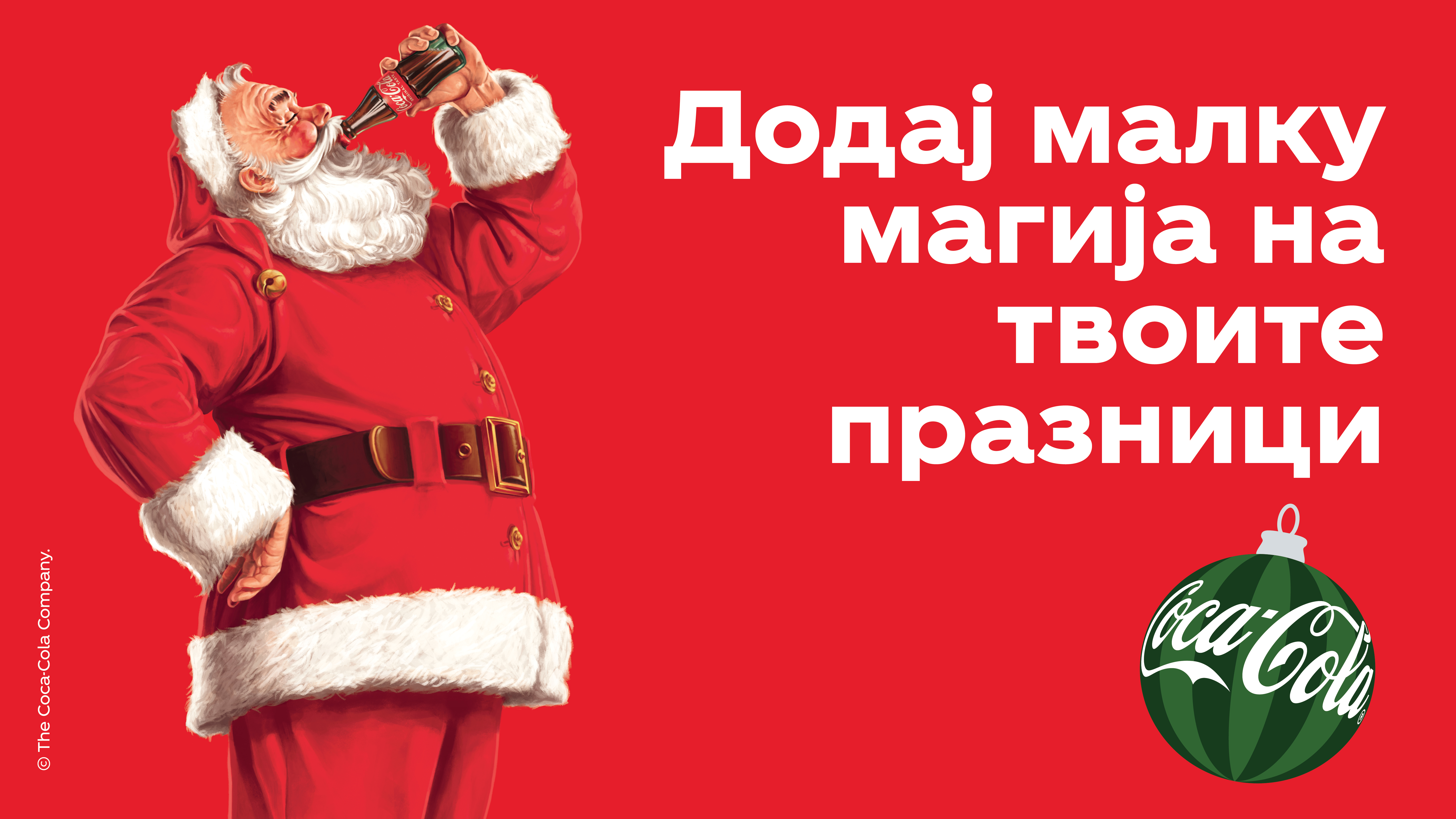 Санта Клаус пие Кока-Кола, со порака 'Додај малку магија на твоите празници' на црвена позадина.