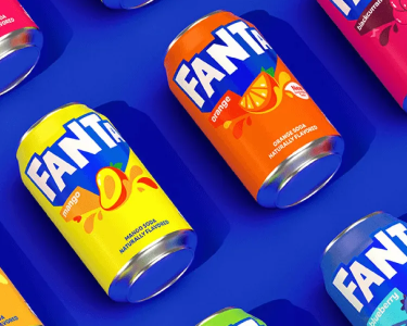 Botella de Fanta Beetlejuice de 500 ml sabor misterio.