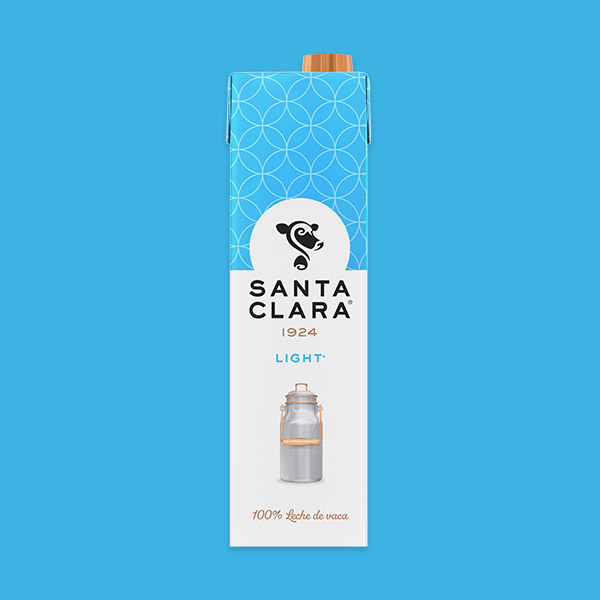 Empaque de Leche Santa Clara Light  100% pura de vaca de 1 litro.