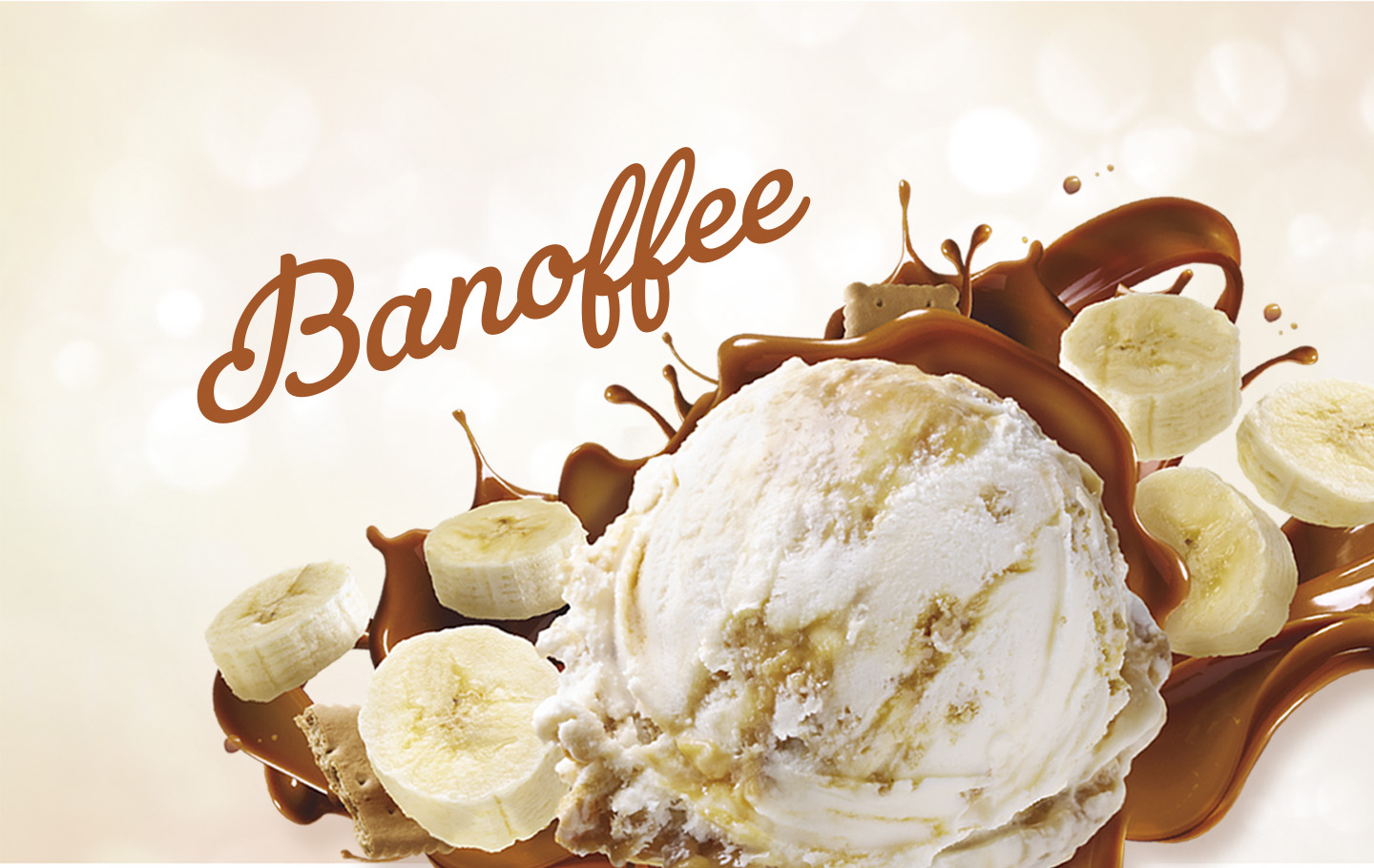 Imagen promocional de un nuevo sabor de helado llamado 'Delirio Celestial Banoffee'. Se ve una bola de helado cremoso con trozos de plátano, salsa de caramelo y pedazos de galleta, todo sobre un fondo claro y brillante. El texto 'Nuevo Sabor' resalta en la parte superior.