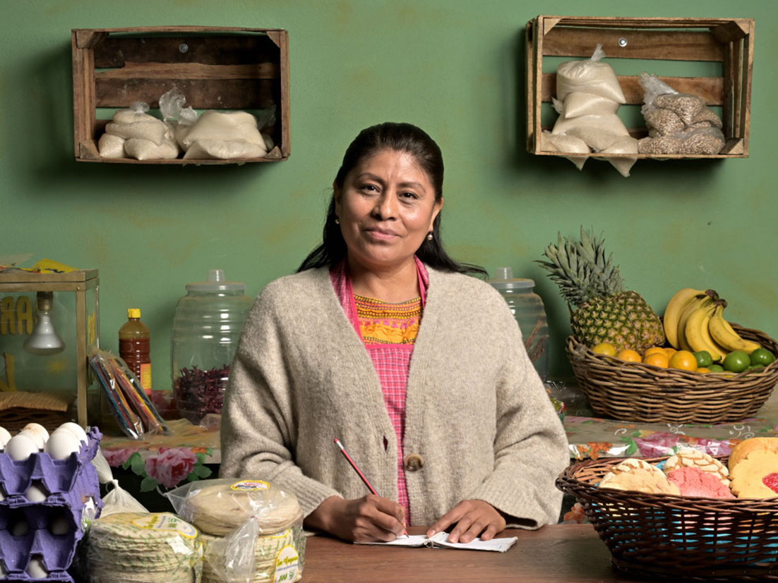 Una mujer en su tienda