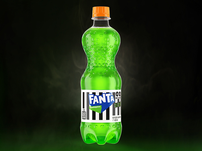 Botella de Fanta Beetlejuice de 500 ml sabor misterio.