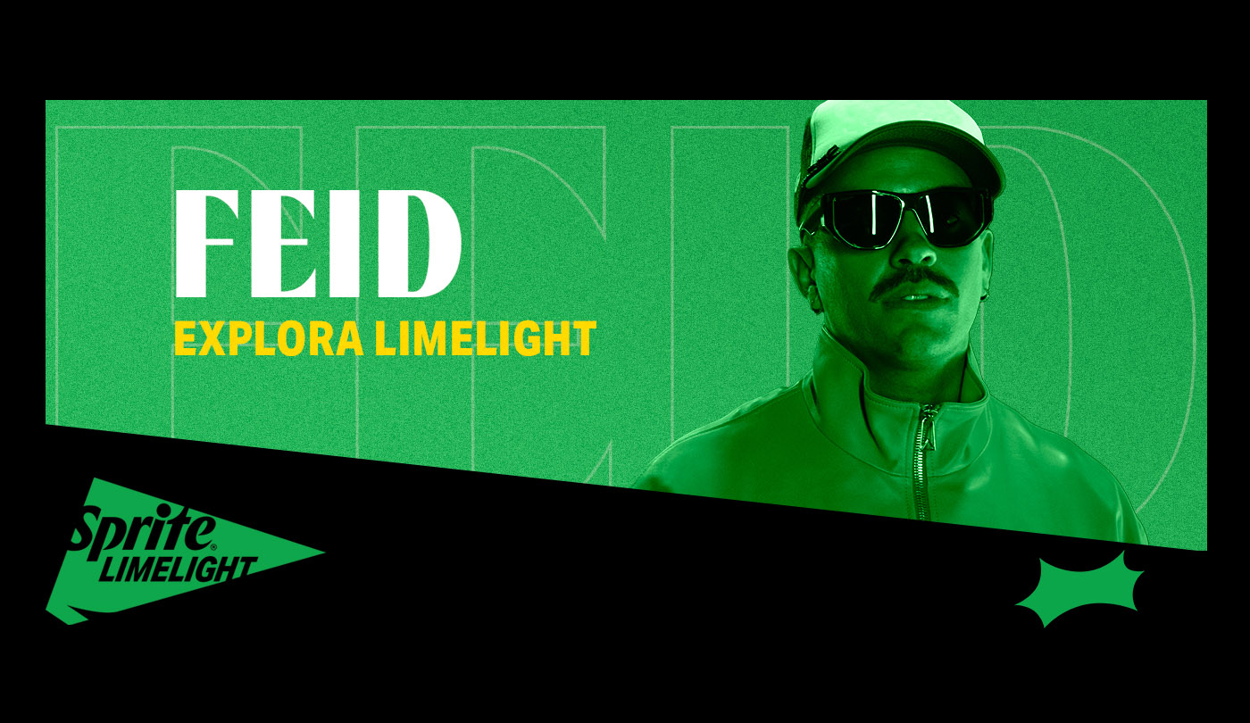 Feid, cantante urbano y compositor colombiano con lentes sobre un fondo verde. Texto: Explorá Limelight