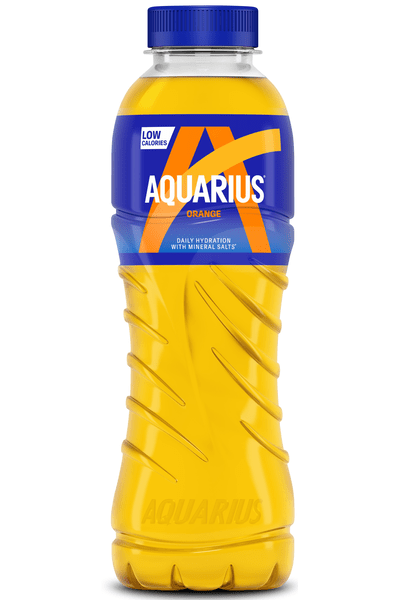 Een fles Aquarius orange drank