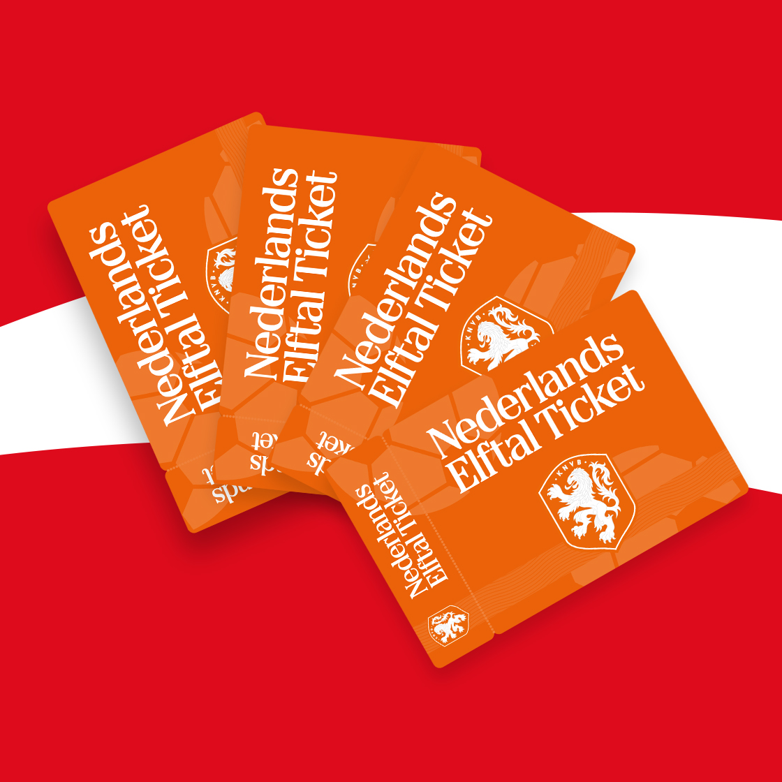 Vier oranje Nederlands Elftal‑tickets die in waaier­vorm zijn afgebeeld op een rode achtergrond met een witte golf.